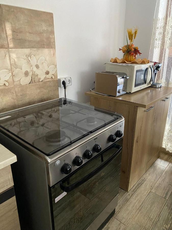 B House Буштені Екстер'єр фото