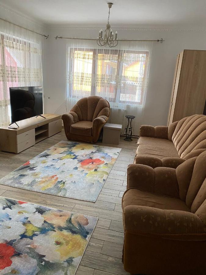 B House Буштені Екстер'єр фото